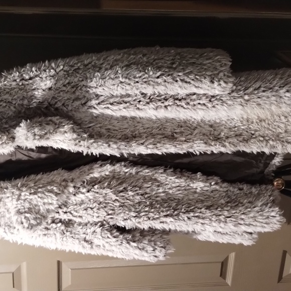 Fur coat - Picture 3 of 3